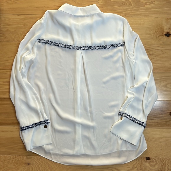 NWT BCBGeneration White Blue Button Down Blouse | Size Medium - Picture 5 of 7